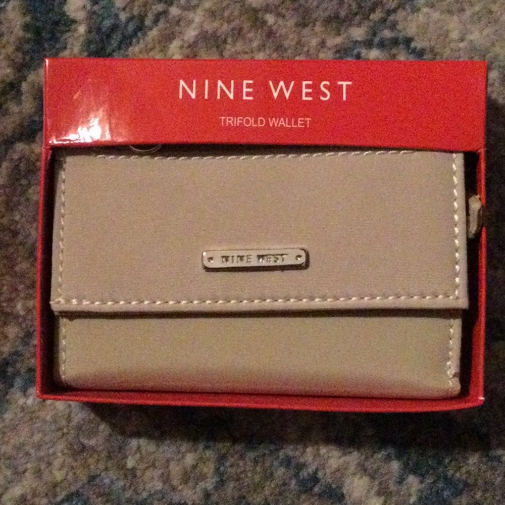 Nine West woman’s trifold wallet